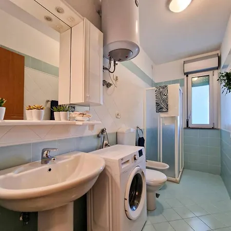 Cozy Flat Near Beach-beahost *